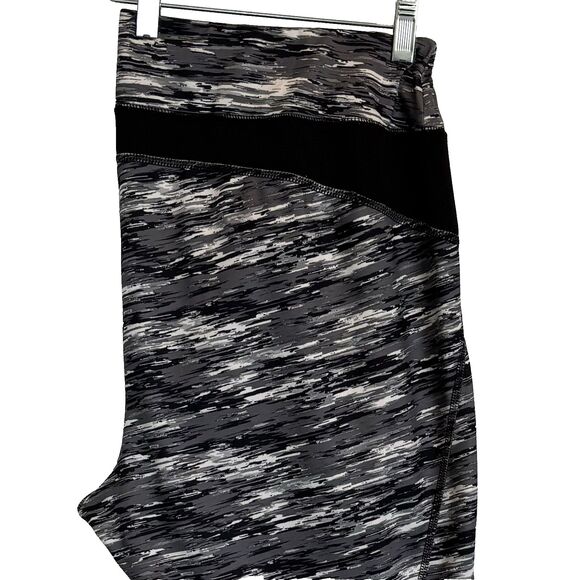 TEK GEAR Women's 2X (39x20) DRYTEK High-Waisted Capri Leggings, Gray/Black/White - Picture 11 of 16